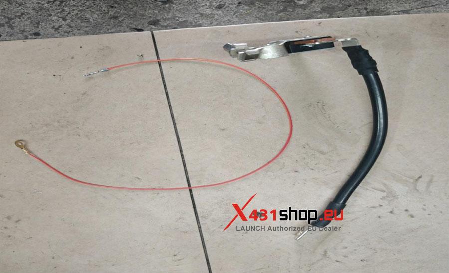 Picture of Porsche Cayenne lead acid battery and connecting cable (1)